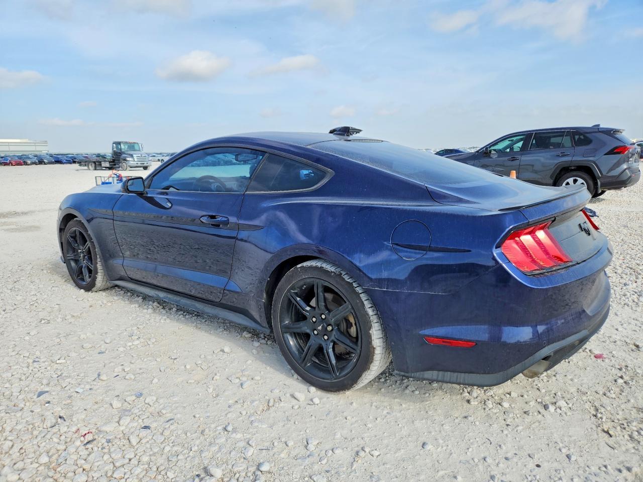 2020 Ford Mustang - zdjęcie 2
