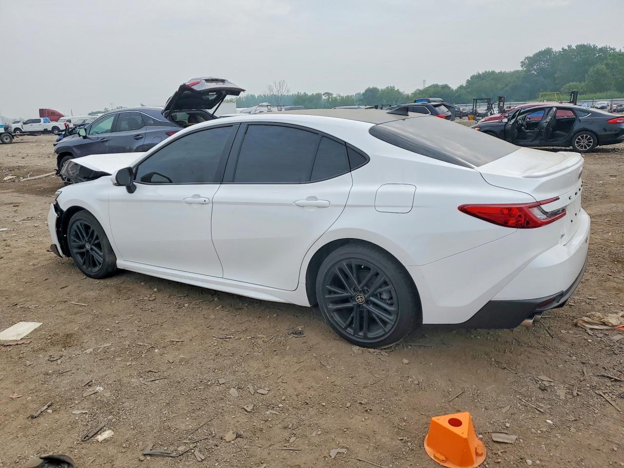 2025 Toyota Camry Se - zdjęcie 2