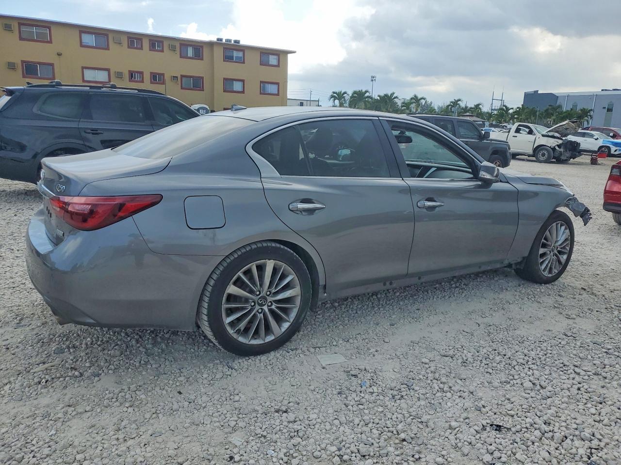 2021 Infiniti Q50 Luxe - zdjęcie 3