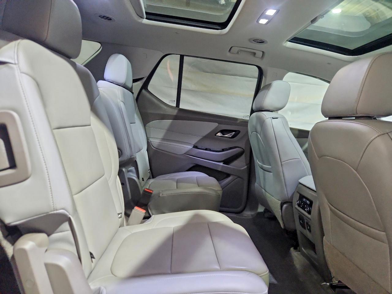 2020 Chevrolet Traverse Premier - zdjęcie 11
