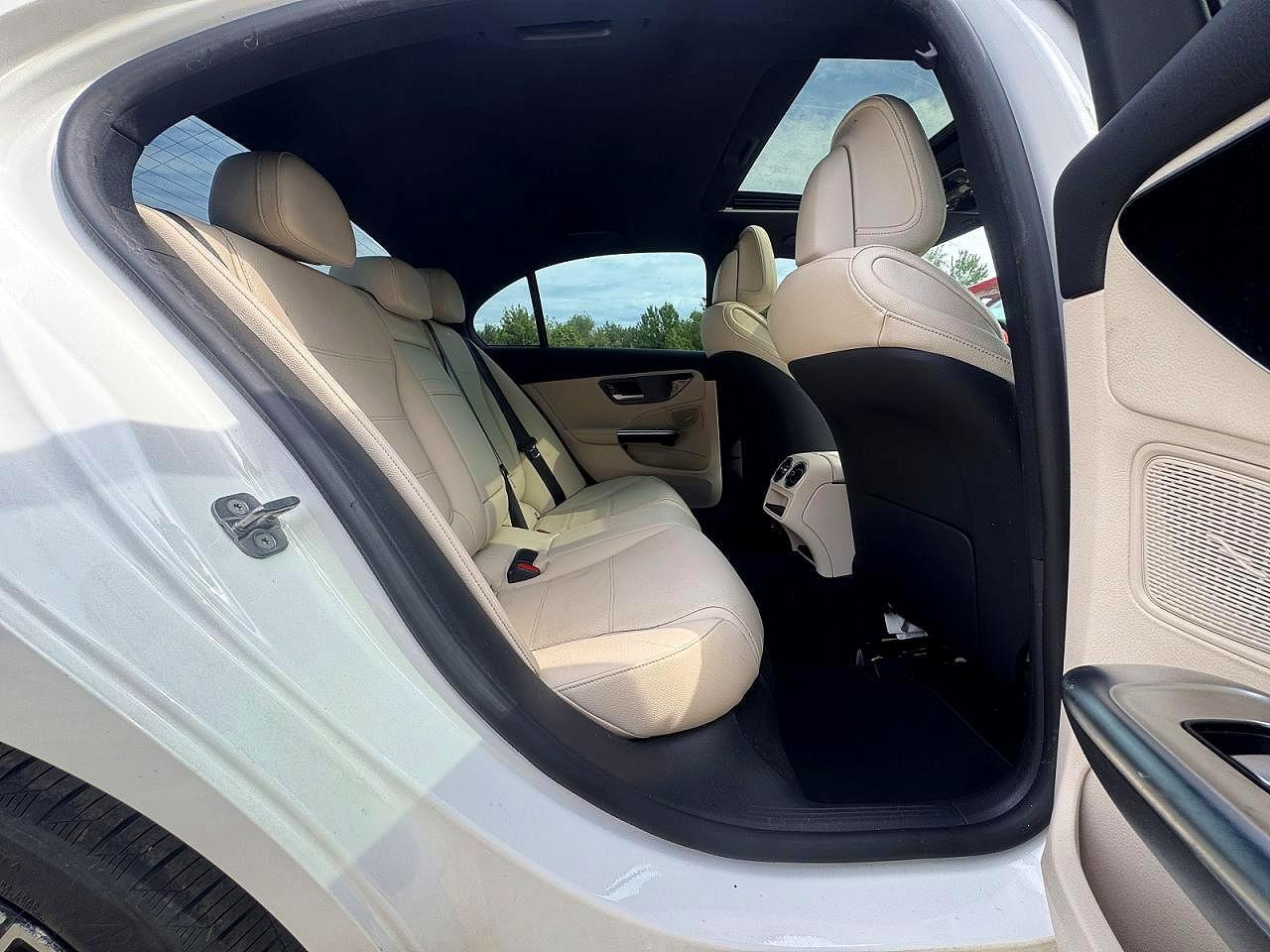 2023 Mercedes-Benz C 300 4Matic - zdjęcie 11