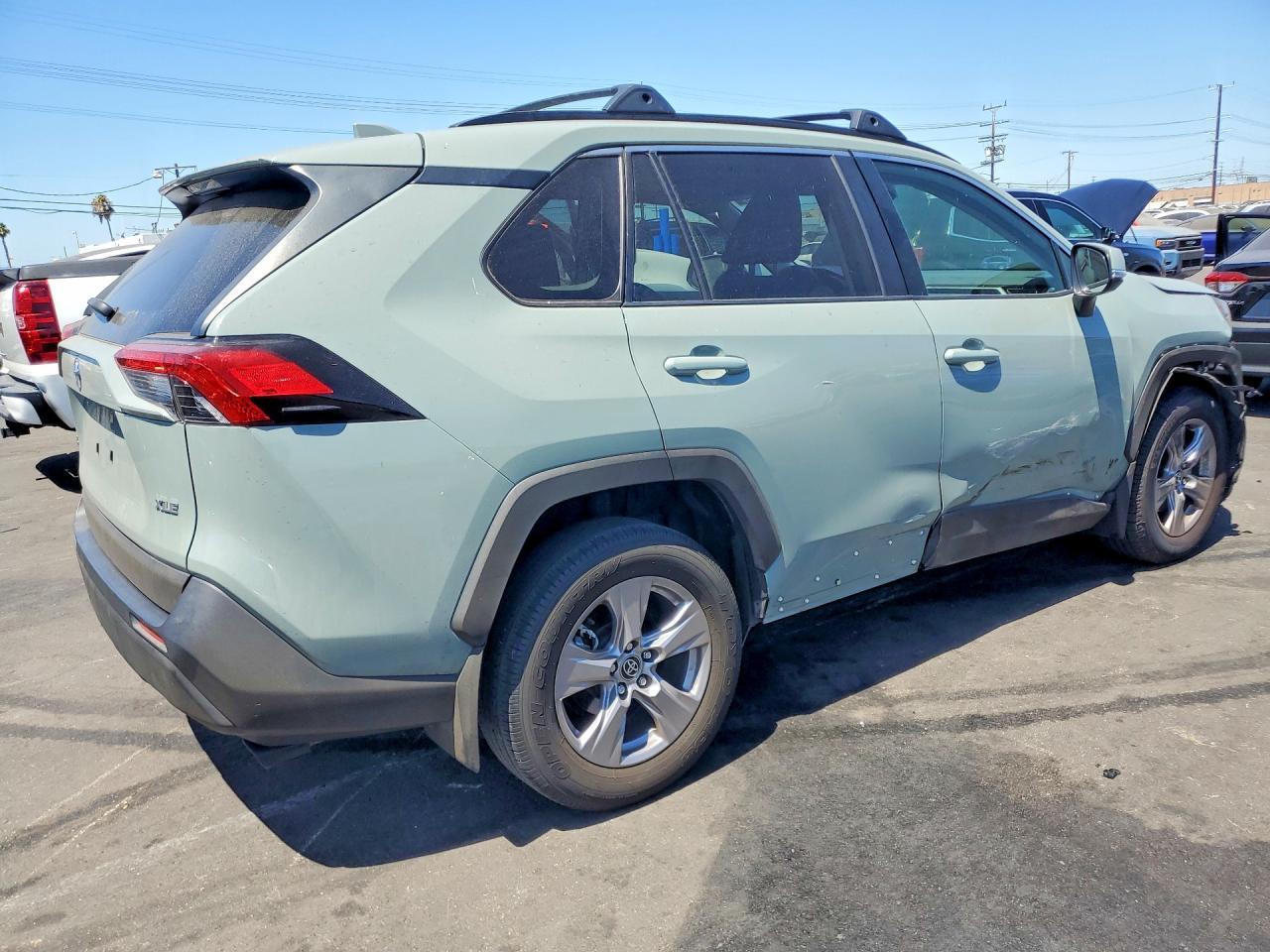 2023 Toyota Rav4 Xle - zdjęcie 3