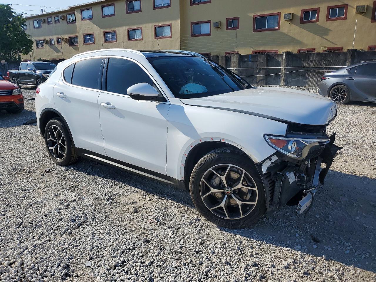 2019 Alfa Romeo Stelvio Ti - zdjęcie 4