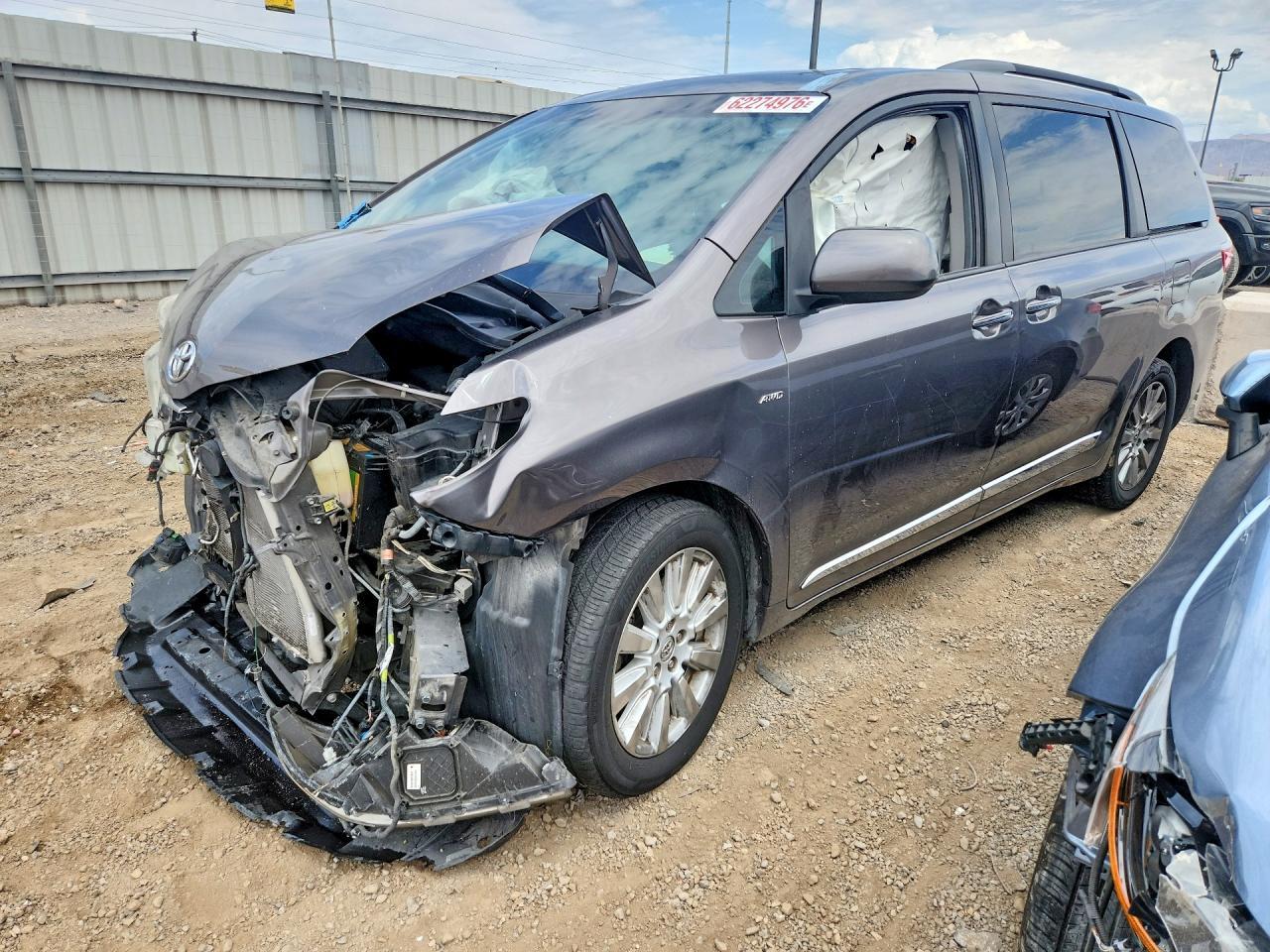 2017 Toyota Sienna Xle - zdjęcie główne