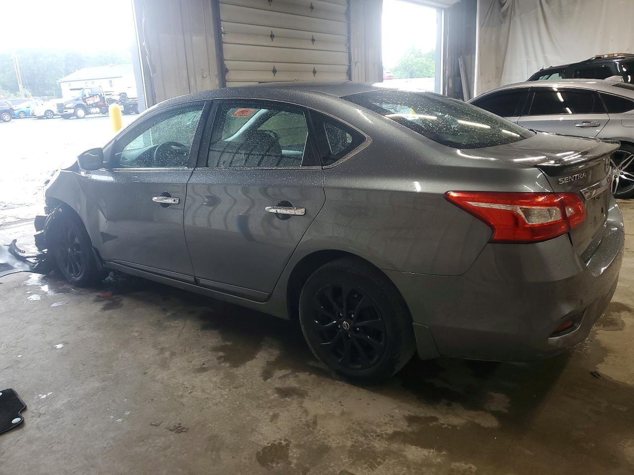 2018 Nissan Sentra S - zdjęcie 2