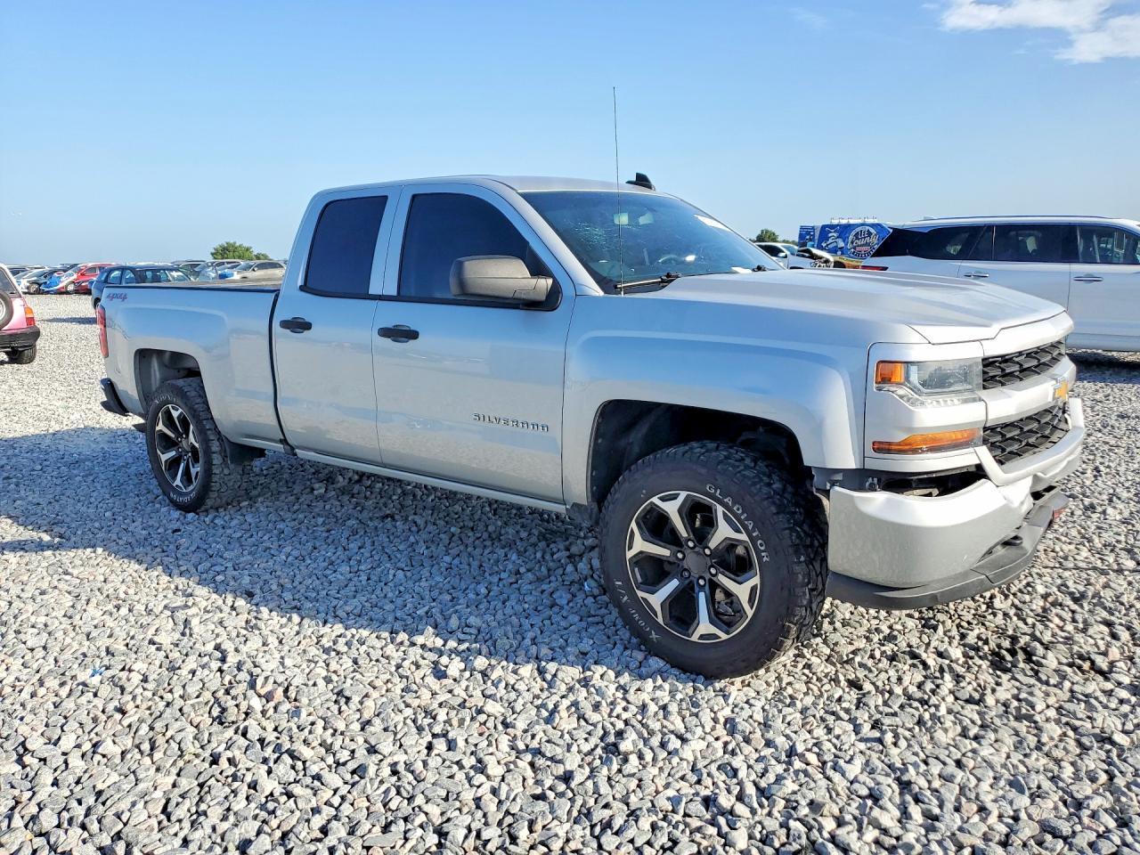 2017 Chevrolet Silverado K1500 Custom - zdjęcie 4