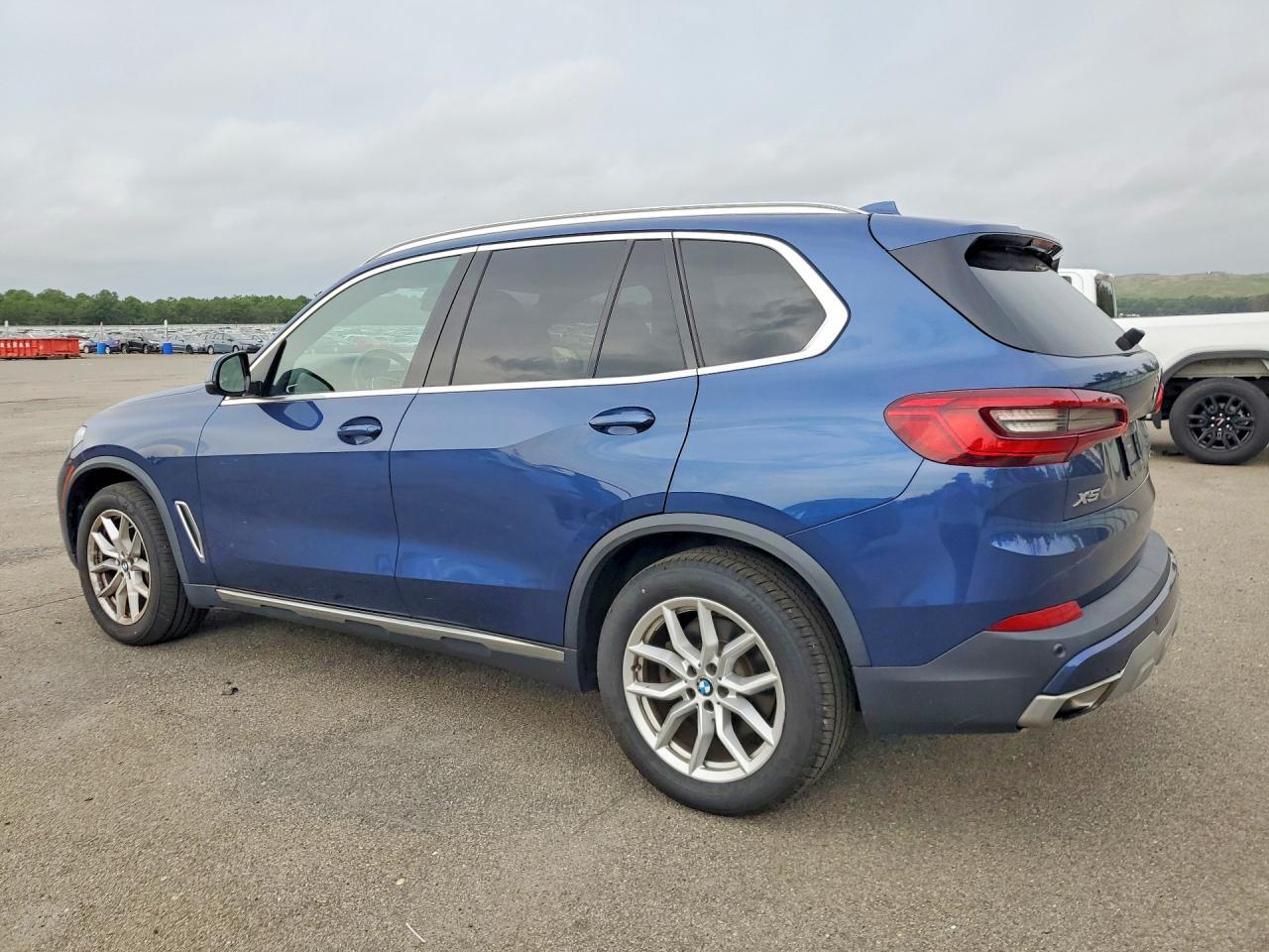 2019 BMW X5 xDrive40I - zdjęcie 2