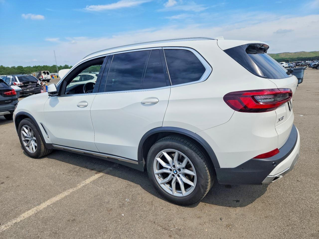 2023 BMW X5 xDrive40I - zdjęcie 2