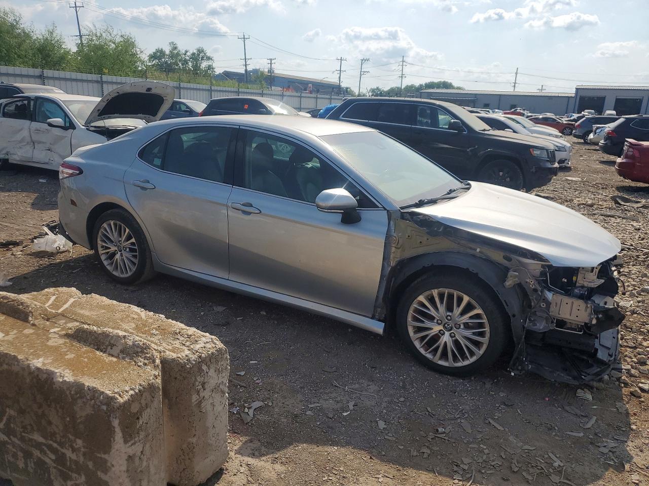 2018 Toyota Camry Xle - zdjęcie 4