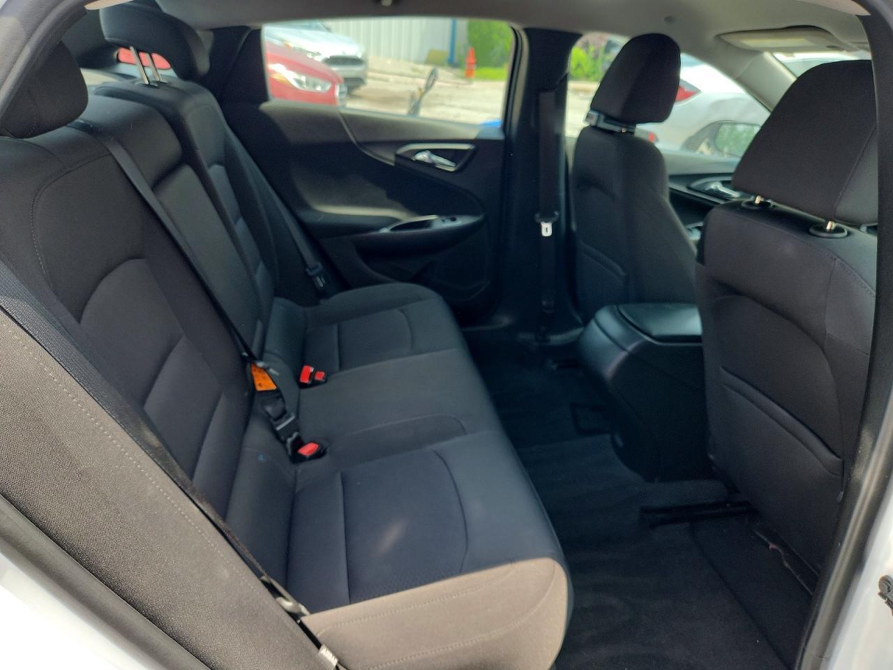 2018 Chevrolet Malibu Ls - zdjęcie 10