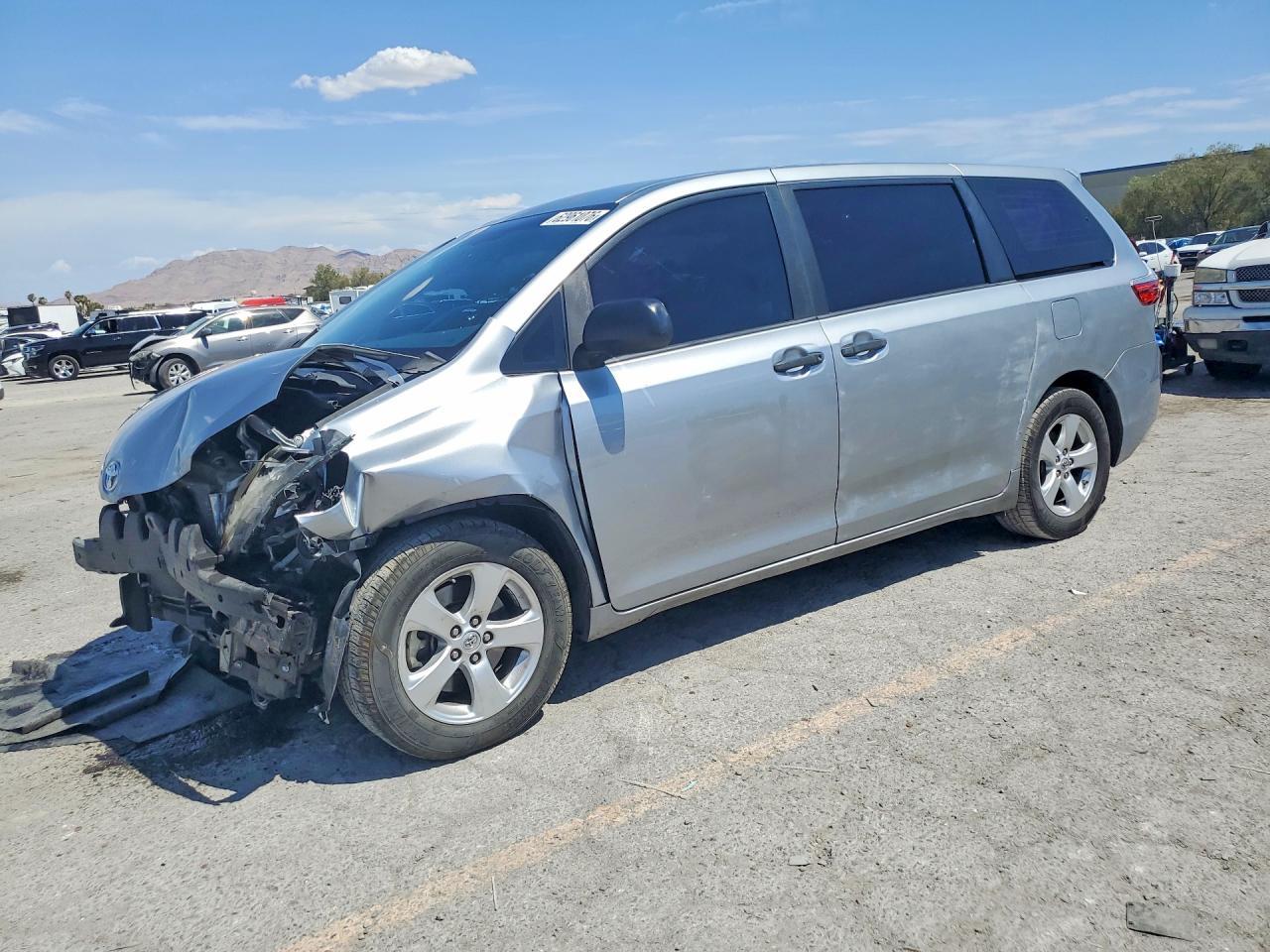 2016 Toyota Sienna L 7-Passenger - zdjęcie główne