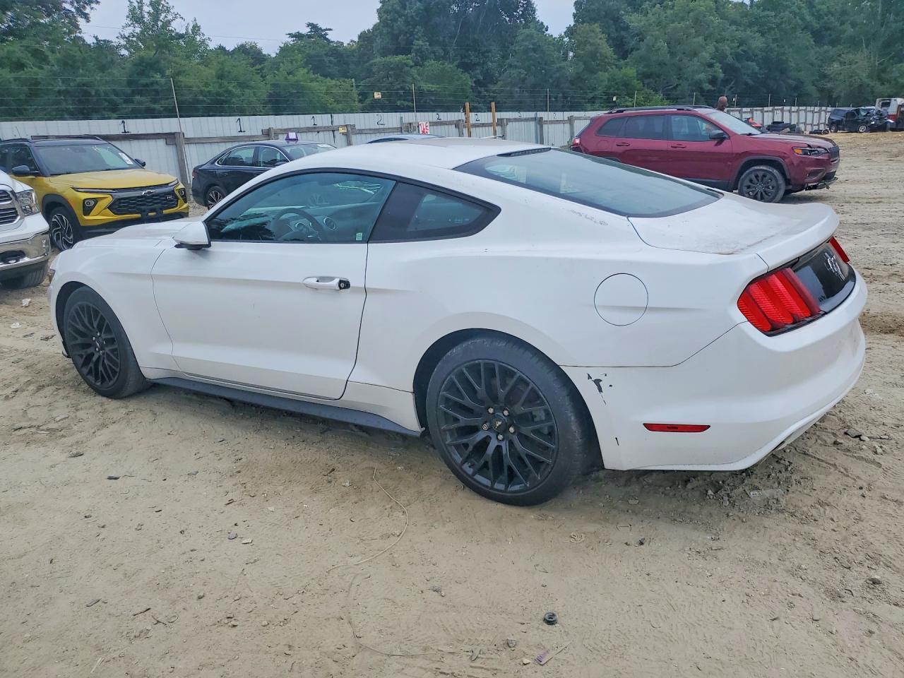 2017 Ford Mustang - zdjęcie 2