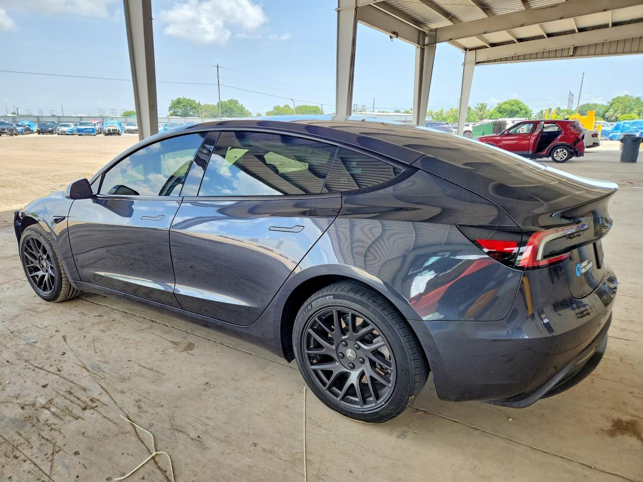 2025 Tesla Model 3 - zdjęcie 2