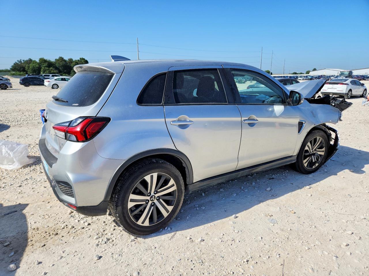 2021 Mitsubishi Outlander Sport Es - zdjęcie 3