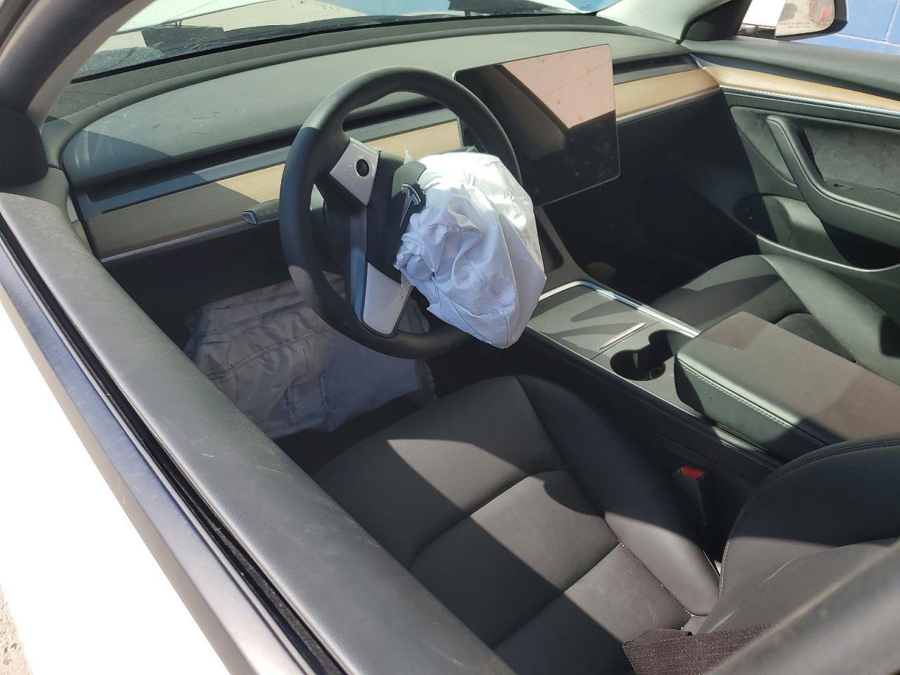 2022 Tesla Model 3 - zdjęcie 9