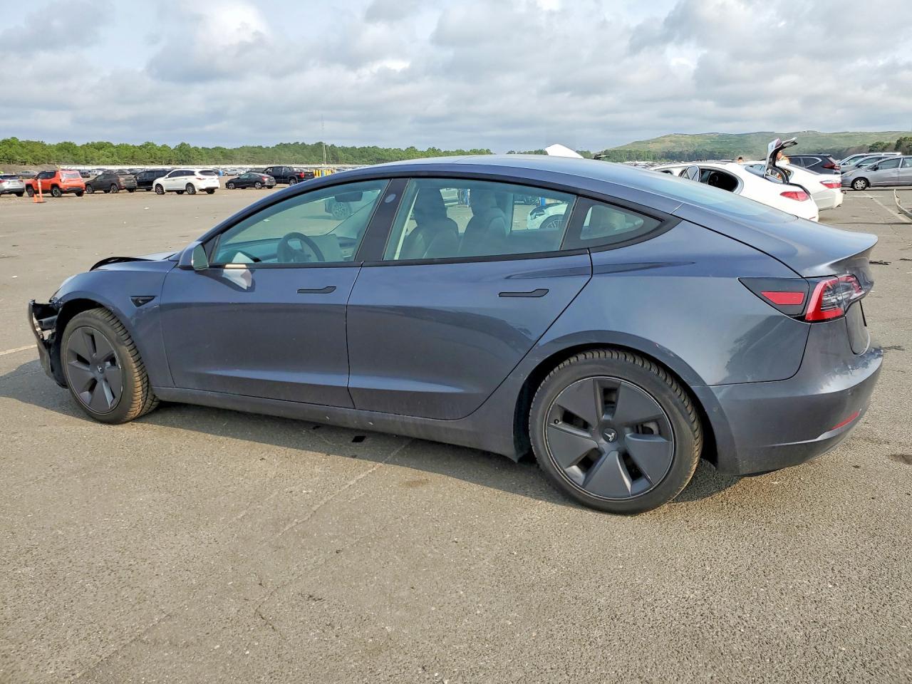 2021 Tesla Model 3 - zdjęcie 2