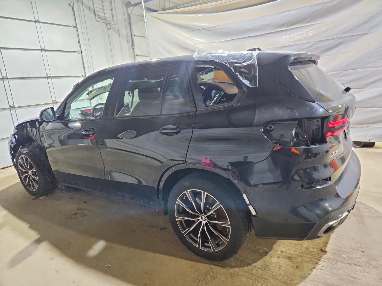 2024 BMW X5 xDrive40I - zdjęcie 2
