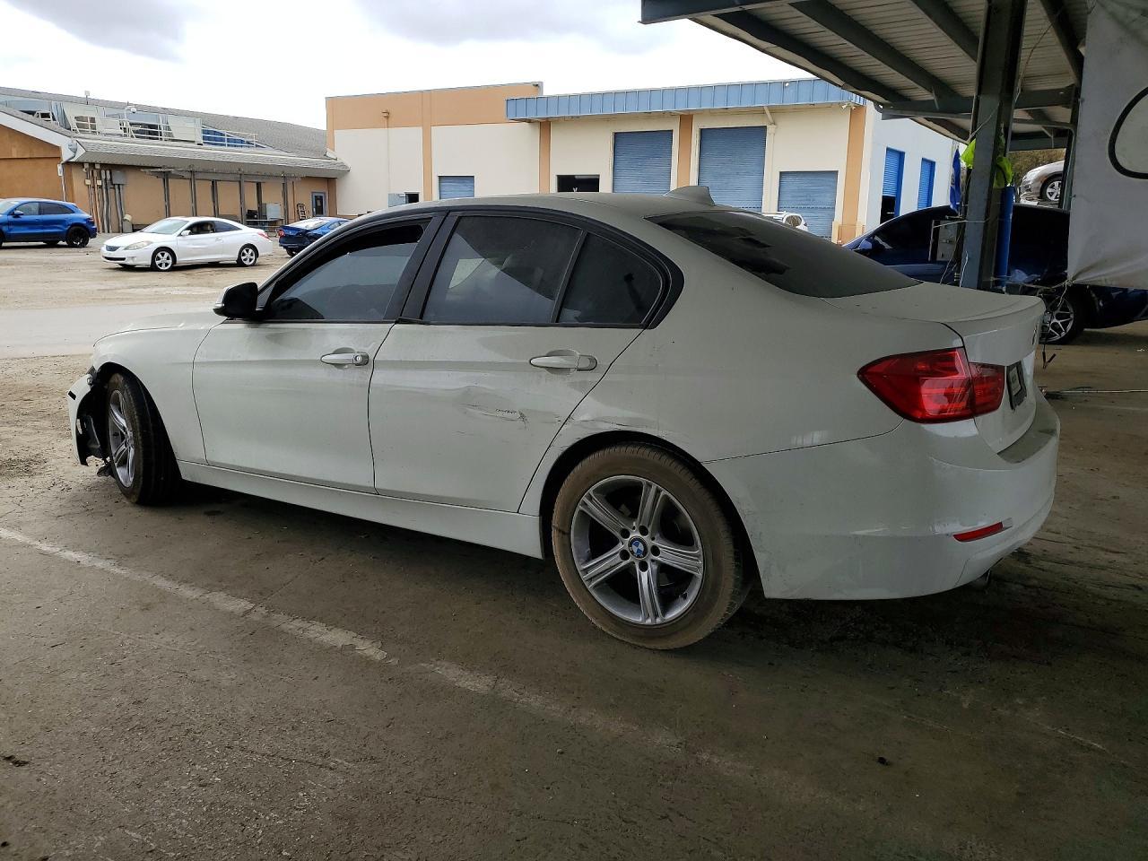 2014 BMW 320 I - zdjęcie 2
