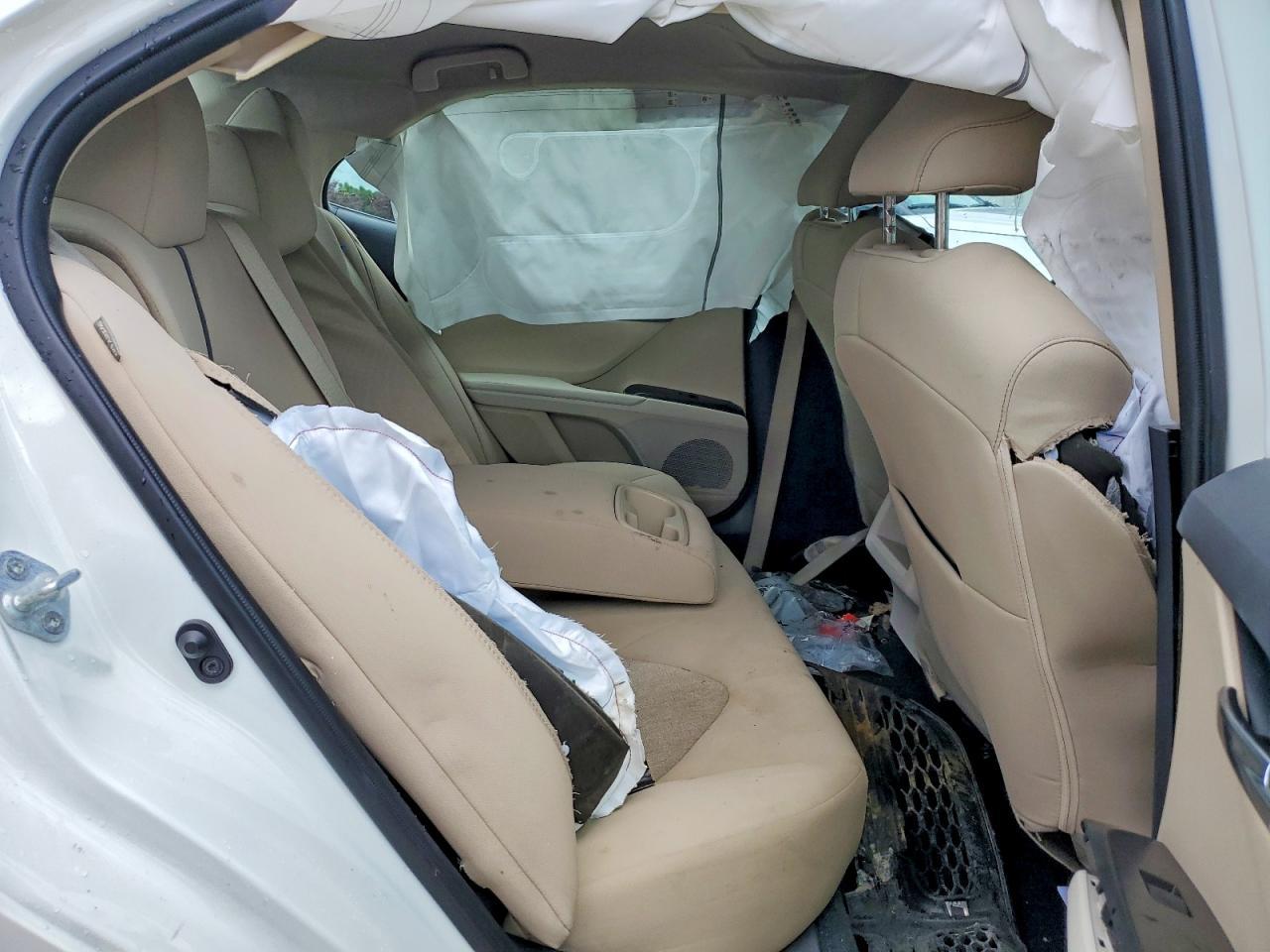 2023 Toyota Camry Le - zdjęcie 10