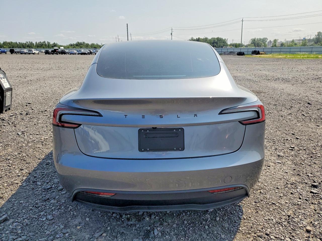 2026 Tesla Model 3 - zdjęcie 6