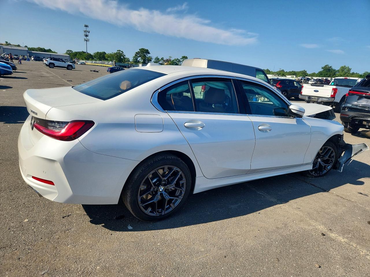 2025 BMW 330Xi - zdjęcie 3
