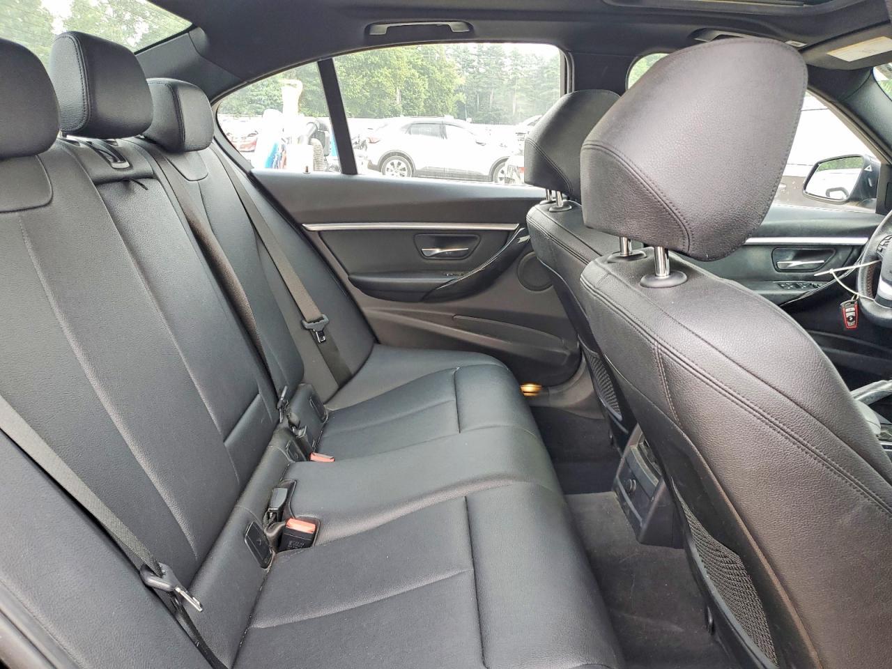 2018 BMW 330 Xi - zdjęcie 10