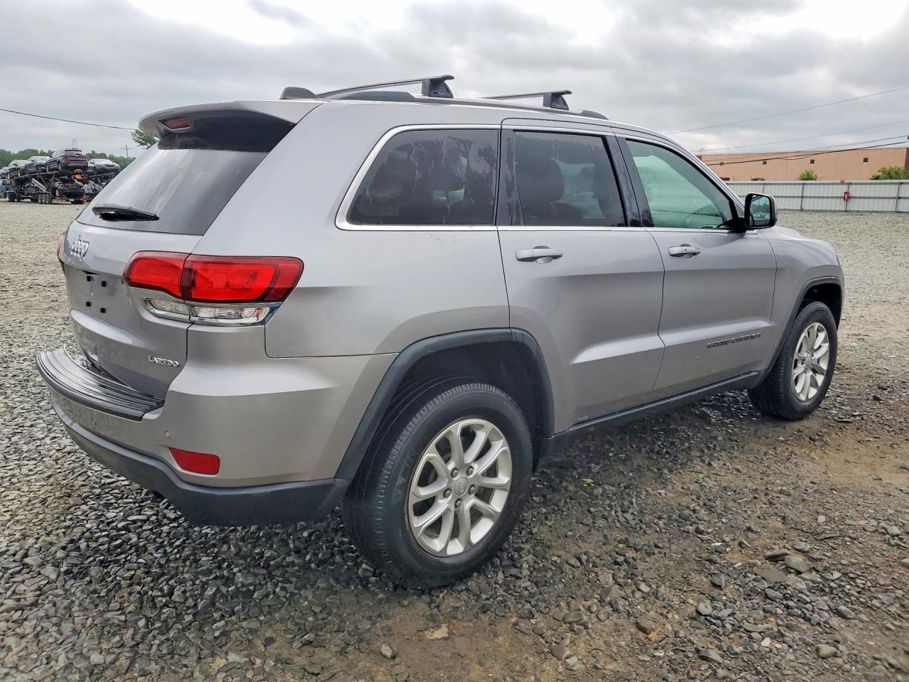 2021 Jeep Grand Cherokee Laredo - zdjęcie 3