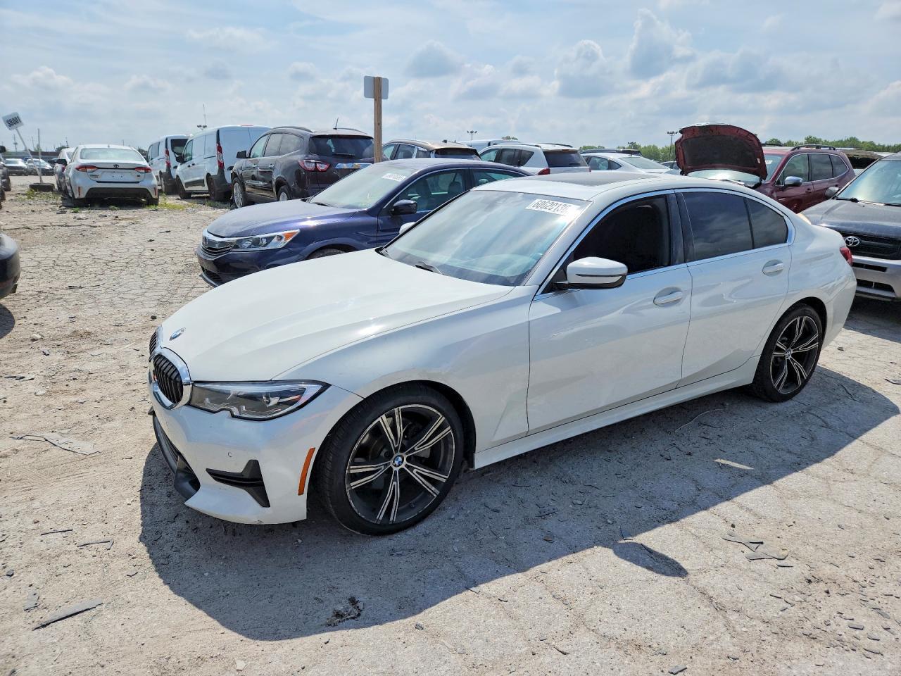2020 BMW Seria 3 330i - zdjęcie główne