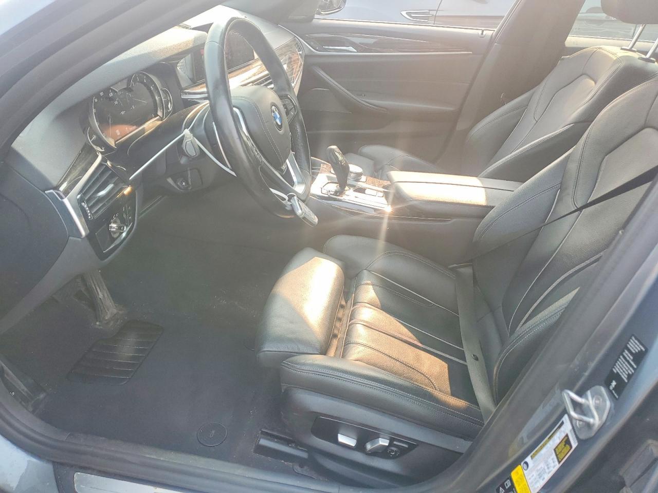 2019 BMW Seria 5 540i - zdjęcie 7