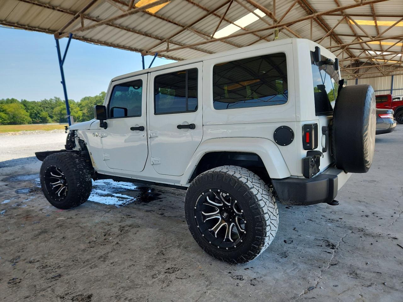 2017 Jeep Wrangler Unlimited Sahara - zdjęcie 2
