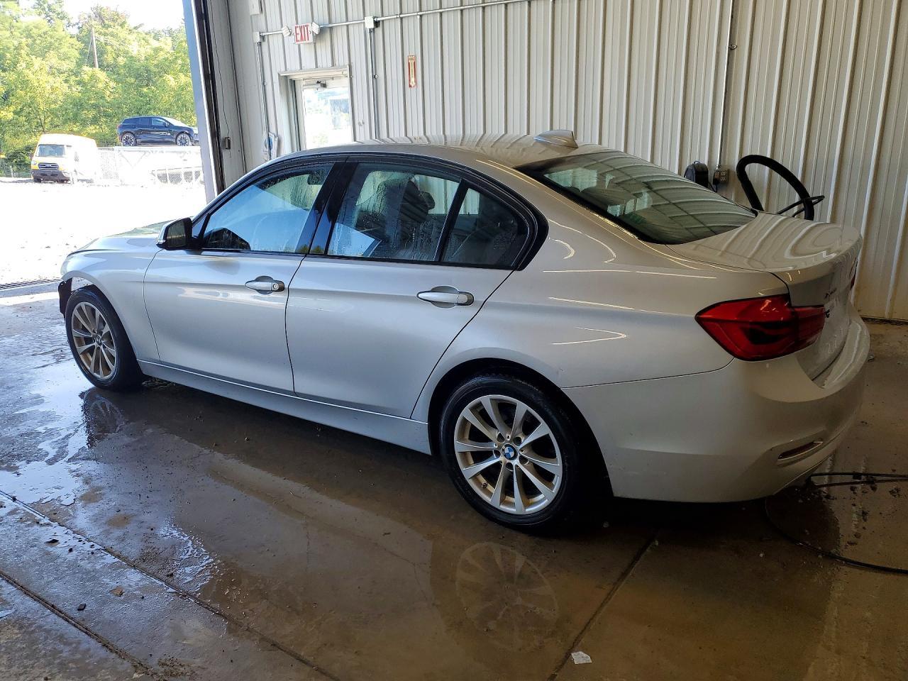 2018 BMW Seria 3 320i - zdjęcie 2