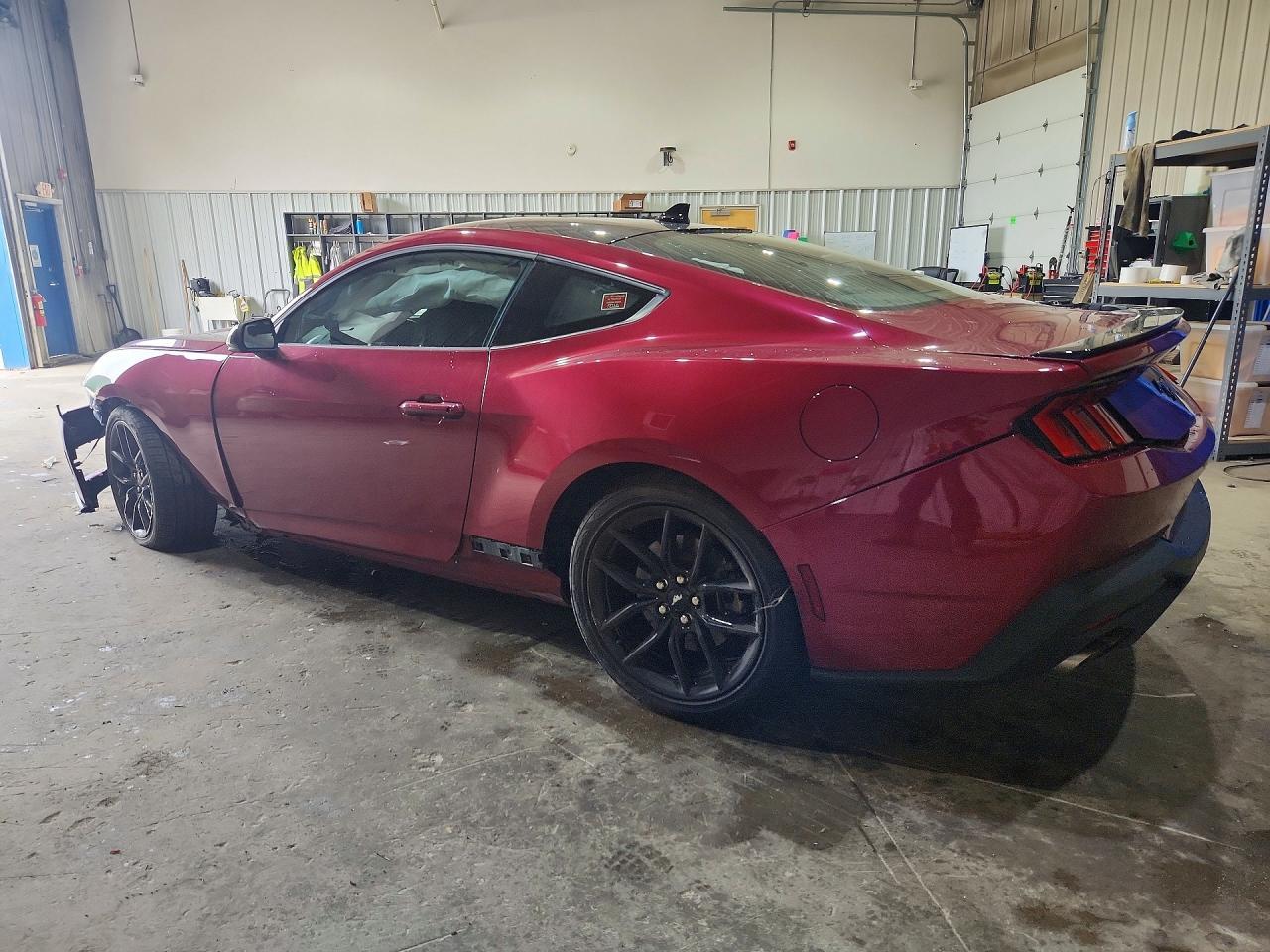 2025 Ford Mustang - zdjęcie 2
