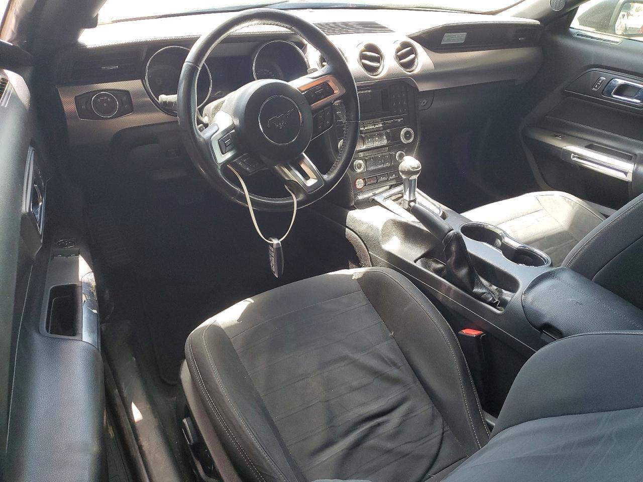 2015 Ford Mustang - zdjęcie 8