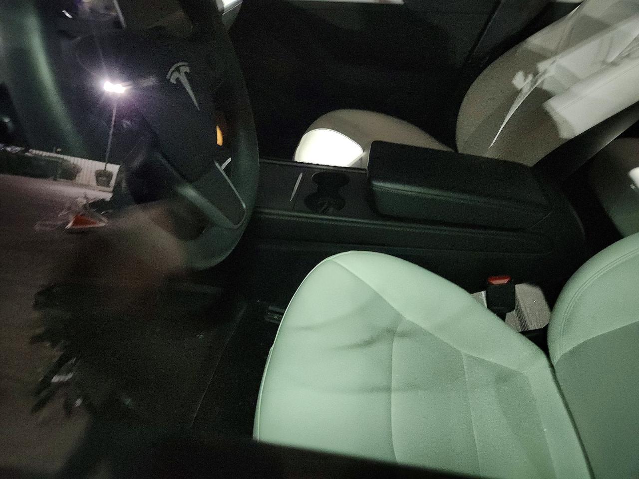 2023 Tesla Model 3 - zdjęcie 8