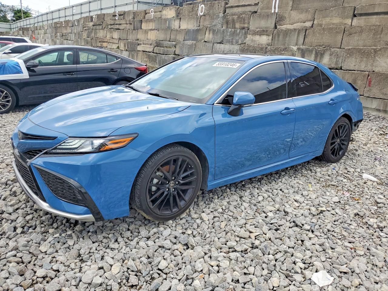 2023 Toyota Camry Xse - zdjęcie główne