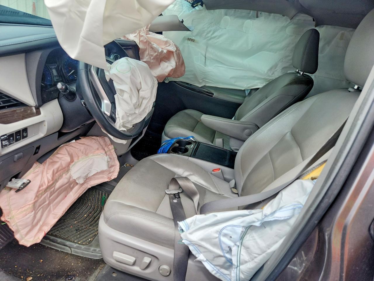 2017 Toyota Sienna Xle - zdjęcie 7