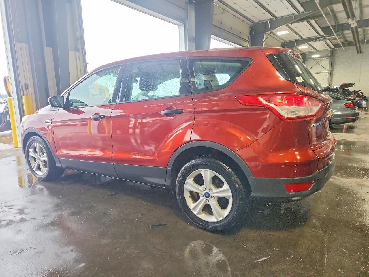 2014 Ford Escape S - zdjęcie 2