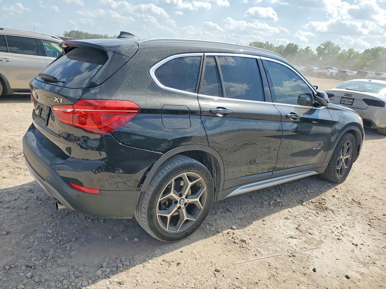 2017 BMW X1 Sdrive28I - zdjęcie 3