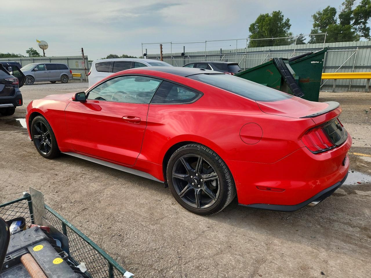 2020 Ford Mustang - zdjęcie 2