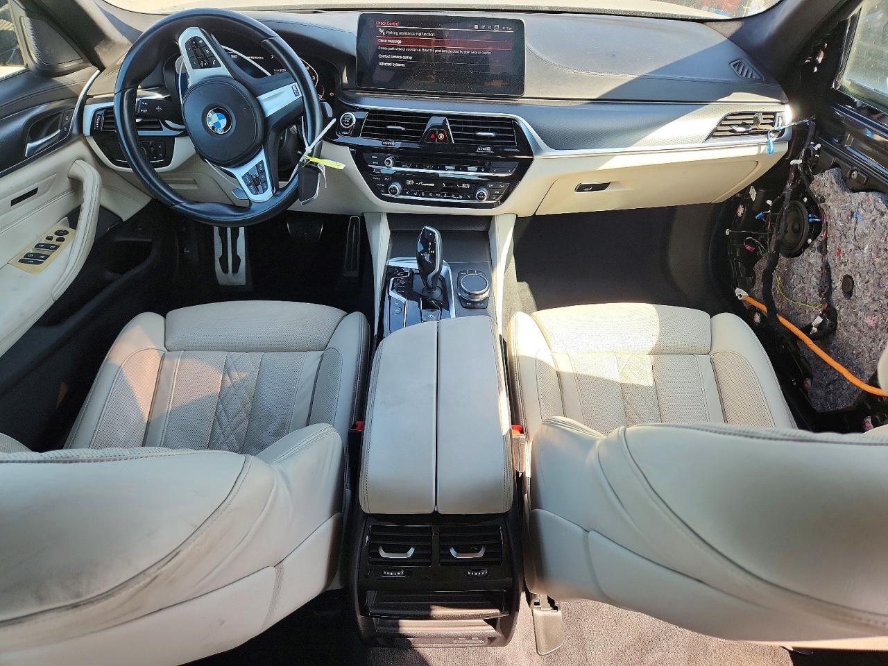 2022 BMW Seria 5 M550i - zdjęcie 8