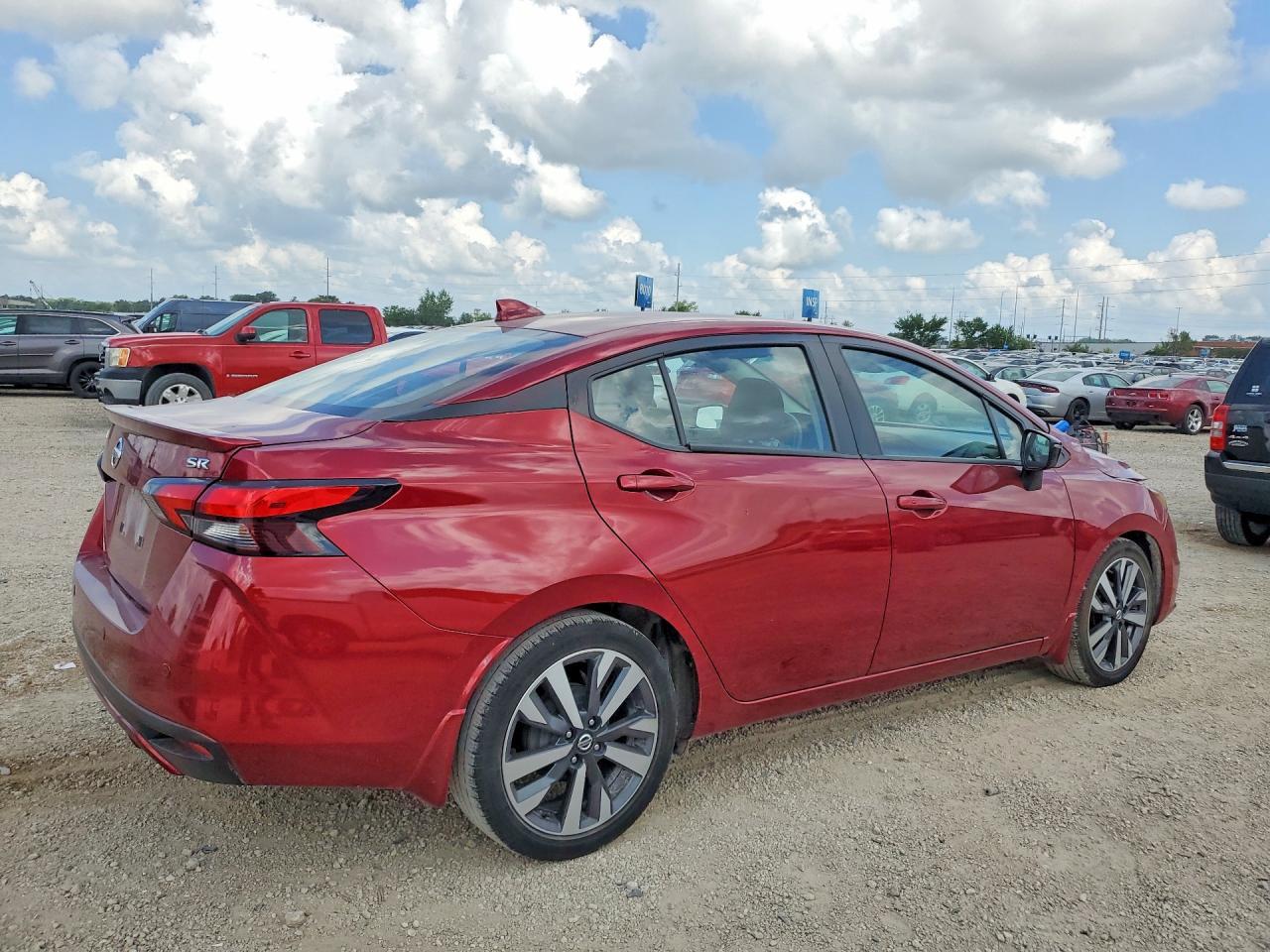 2020 Nissan Versa Sr - zdjęcie 3