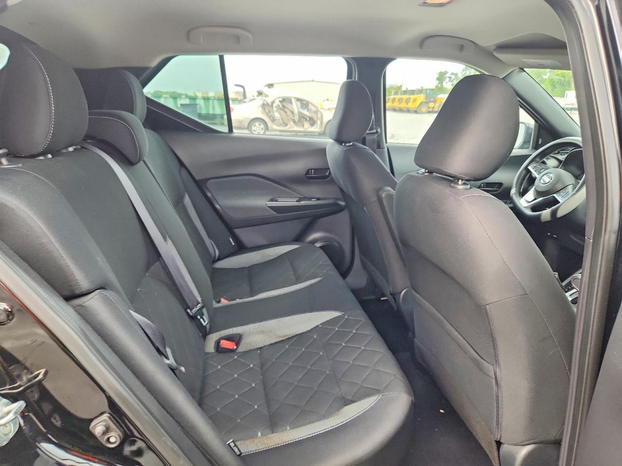 2020 Nissan Kicks S - zdjęcie 11