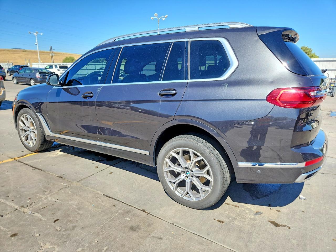 2022 BMW X7 xDrive40I - zdjęcie 2