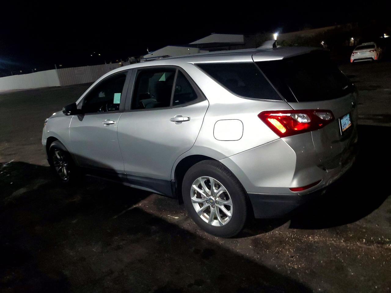 2020 Chevrolet Equinox Ls - zdjęcie 2