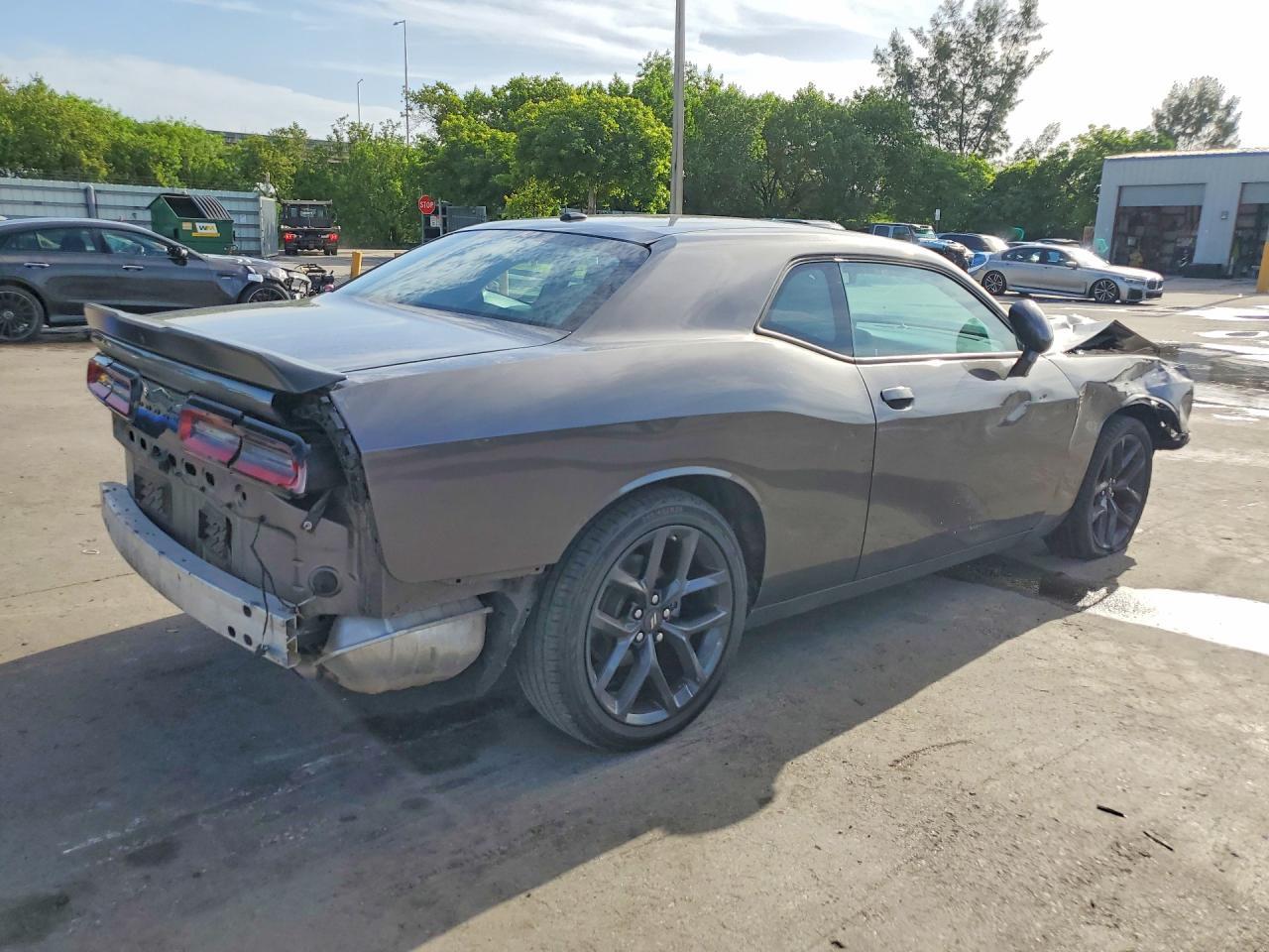 2022 Dodge Challenger Sxt - zdjęcie 3