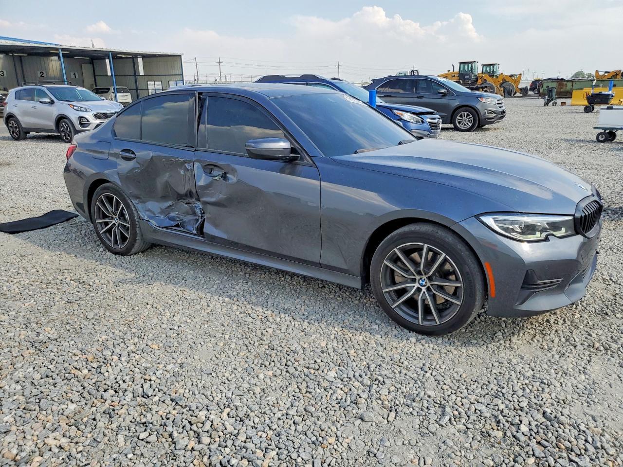 2021 BMW 330Xi - zdjęcie 4