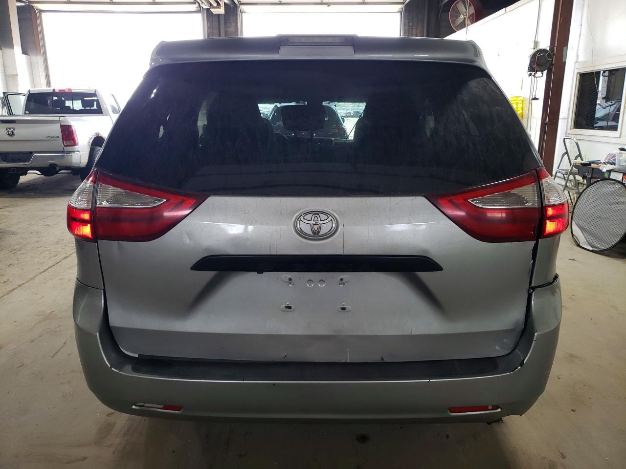 2018 Toyota Sienna L - zdjęcie 6