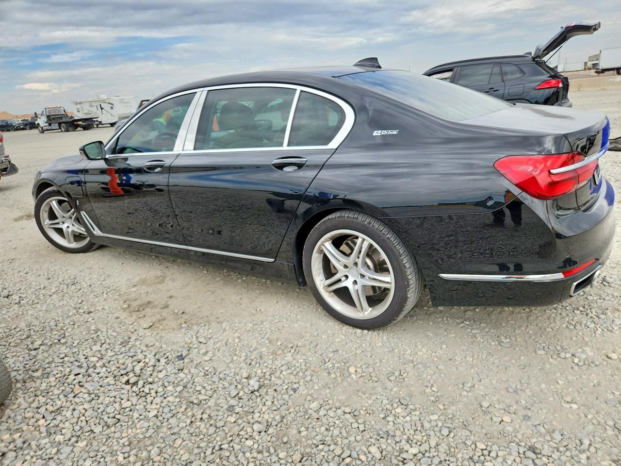 2018 BMW Seria 7 740e - zdjęcie 2