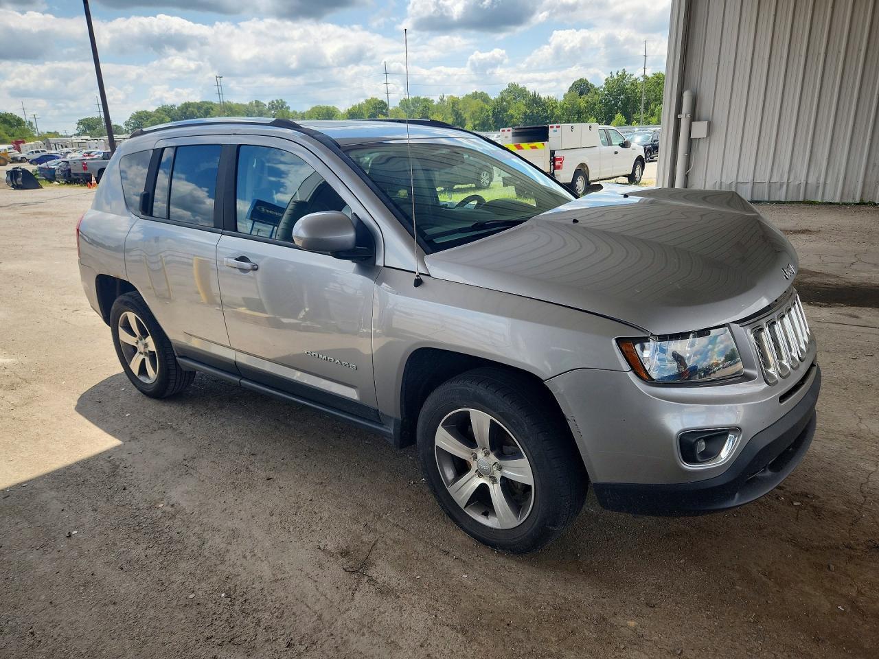 2016 Jeep Compass Latitude - zdjęcie 4