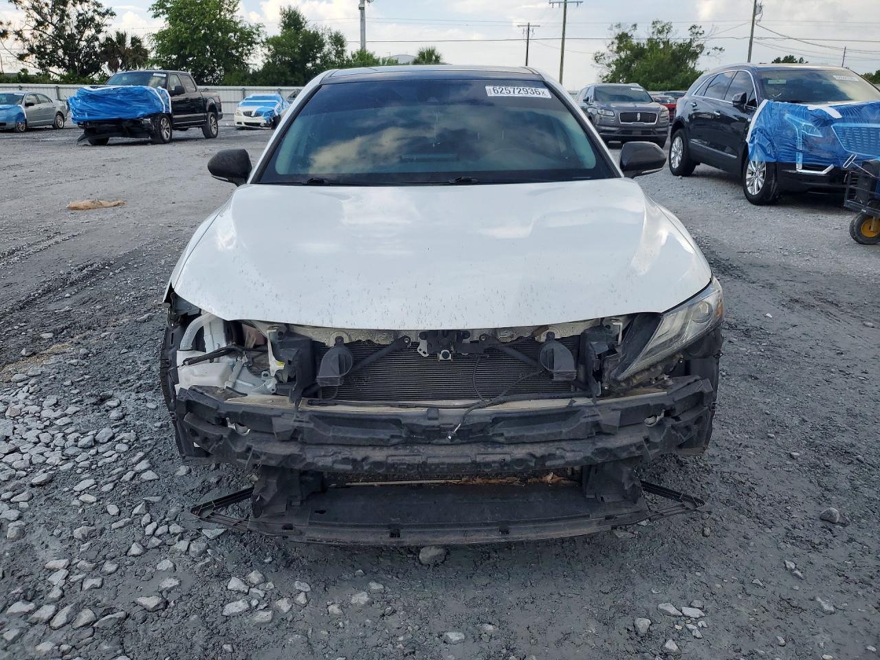 2021 Toyota Camry Xse - zdjęcie 5